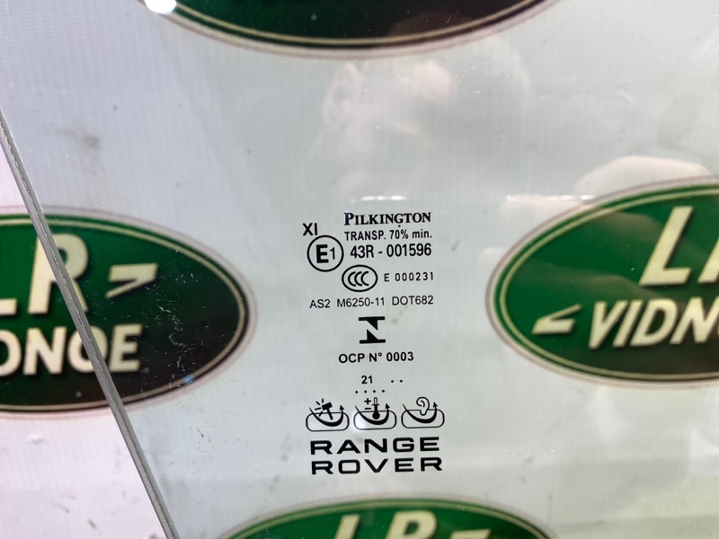 Стекло двери переднее правое Range Rover Sport 2022 L494 AJ20D6