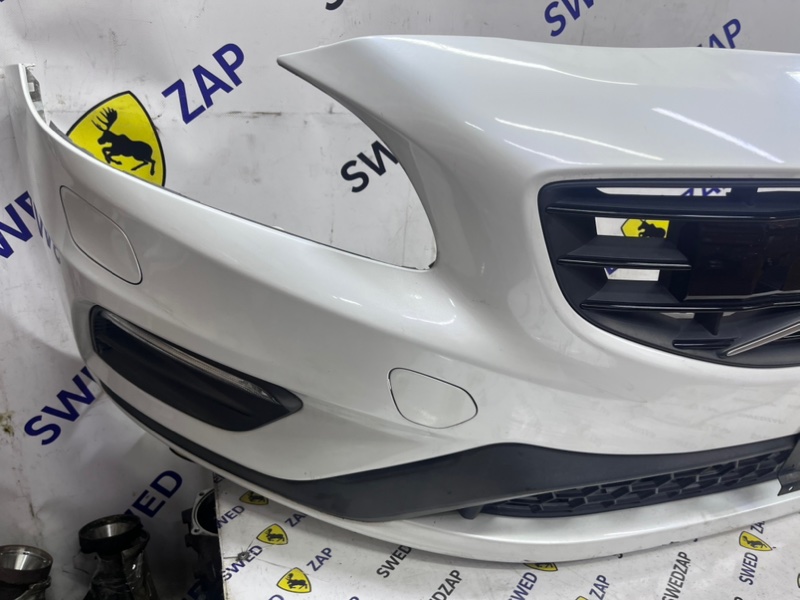 Бампер R-design передний S60 2015 B4164T