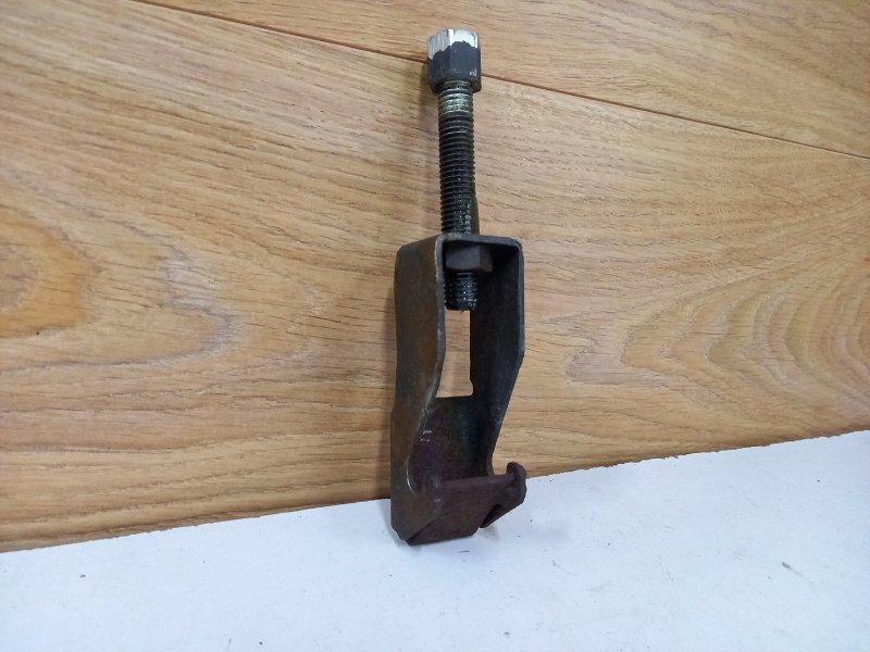 Крепление запасного колеса DUSTER 2013 F4R B403