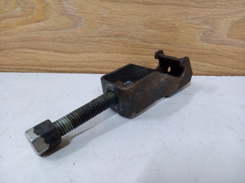 Крепление запасного колеса DUSTER 2013 F4R B403