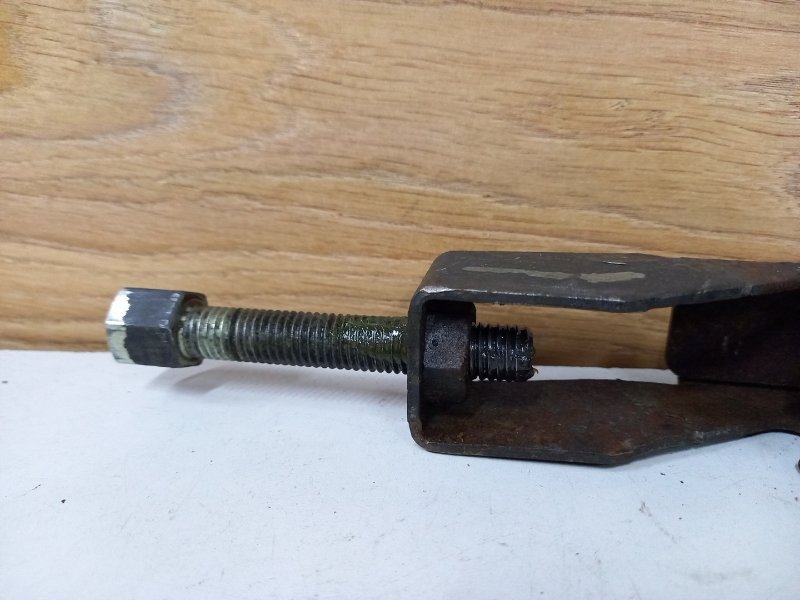 Крепление запасного колеса DUSTER 2013 F4R B403