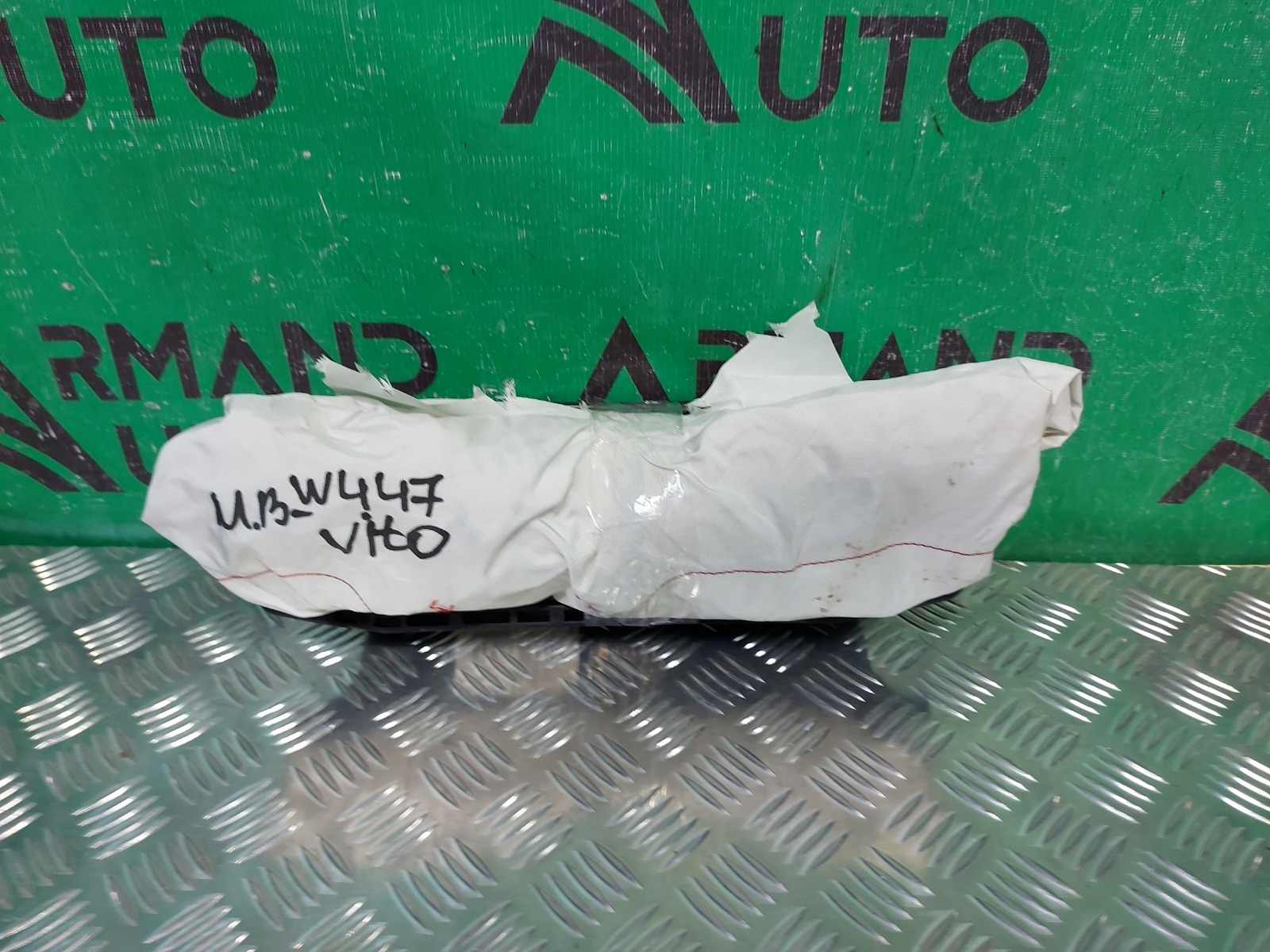 Подушка безопасности airbag правая передняя Mercedes V-Class 2014-нв W447  A4478600102 id207468 запчасть БУ купить в Москве, цена 2100₽