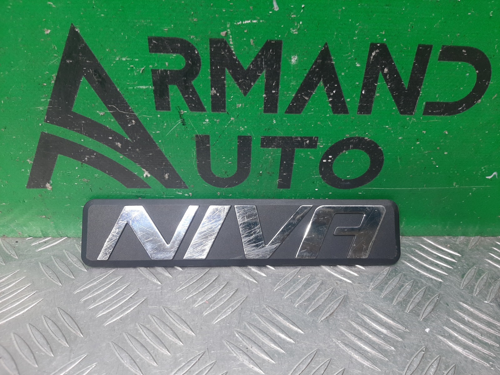 Эмблема задняя Chevrolet Niva 2002-2020 1 21230821220400 id213882 запчасть  БУ купить в Москве, цена 500₽