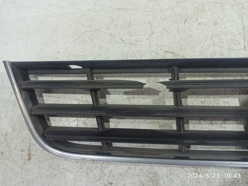 Решетка бампера передняя Passat 2005-2011 B6