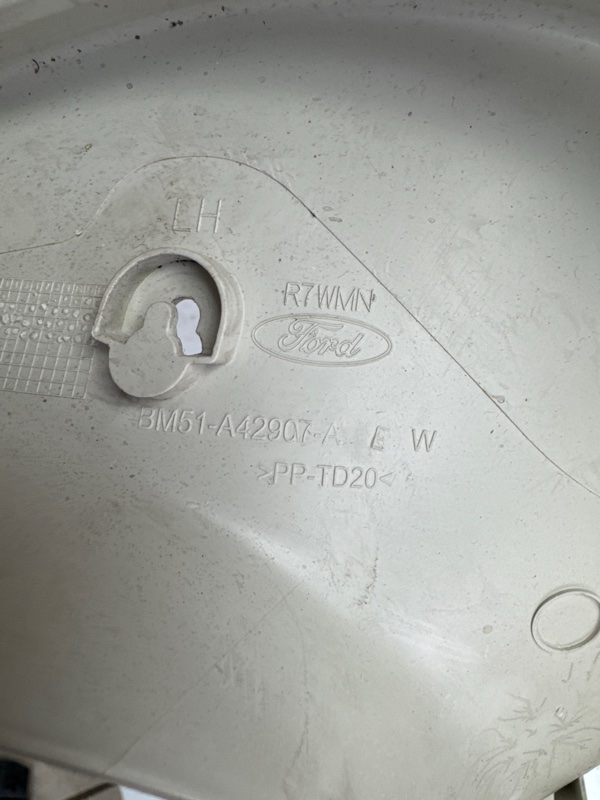 Обшивка крышки багажника задняя левая FORD FOCUS хетчбэк
