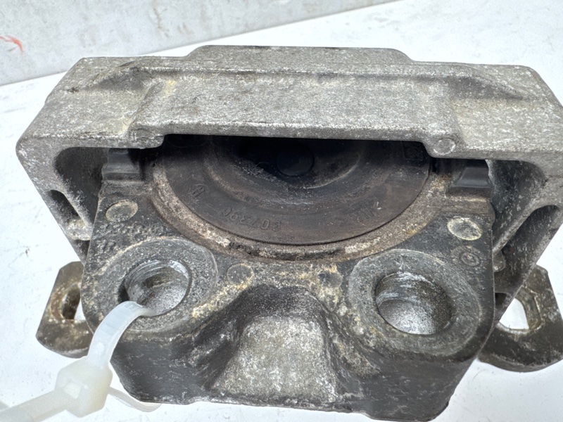 Опора двигателя правая FORD FOCUS хетчбэк 1.6L Duratec Ti-VCT (105PS) - Sigma