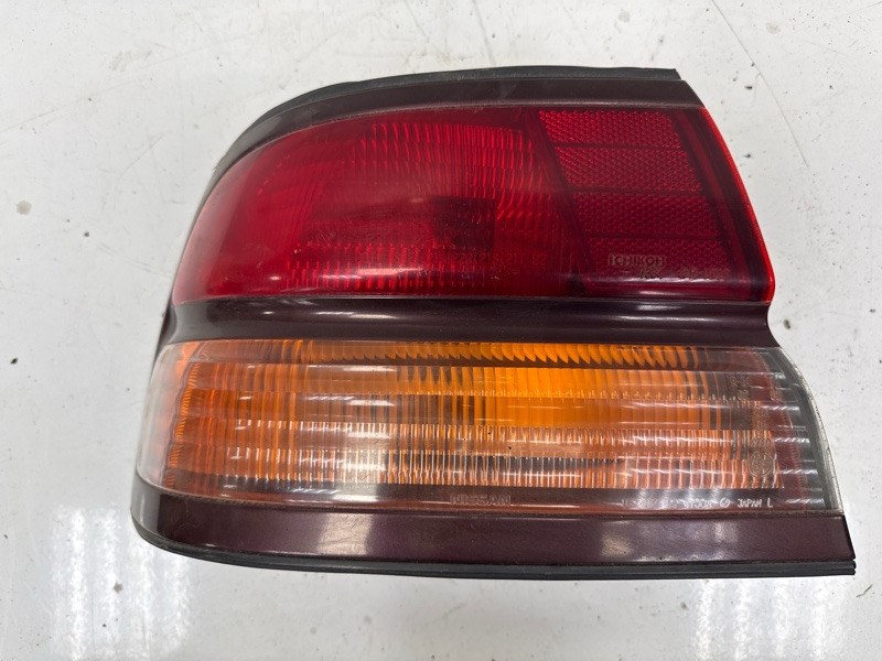 Фонарь задний левый Nissan Maxima 1994-2000 A32 БУ
