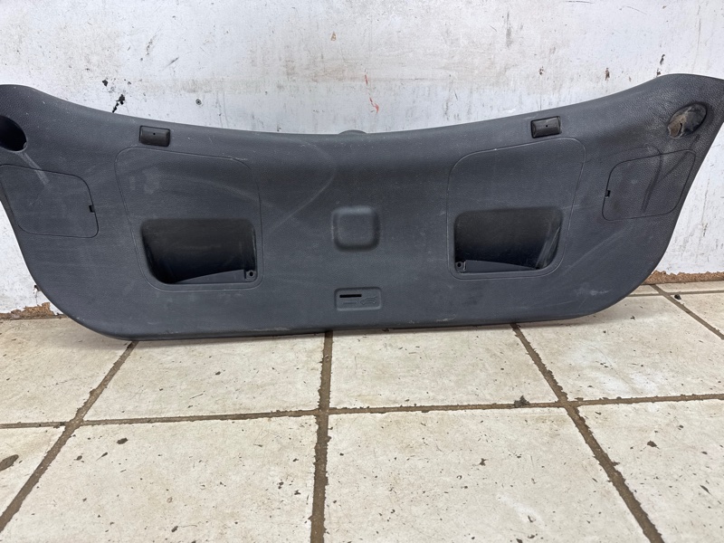 Обшивка крышки багажника Hyundai i30 2012-2017 контрактная