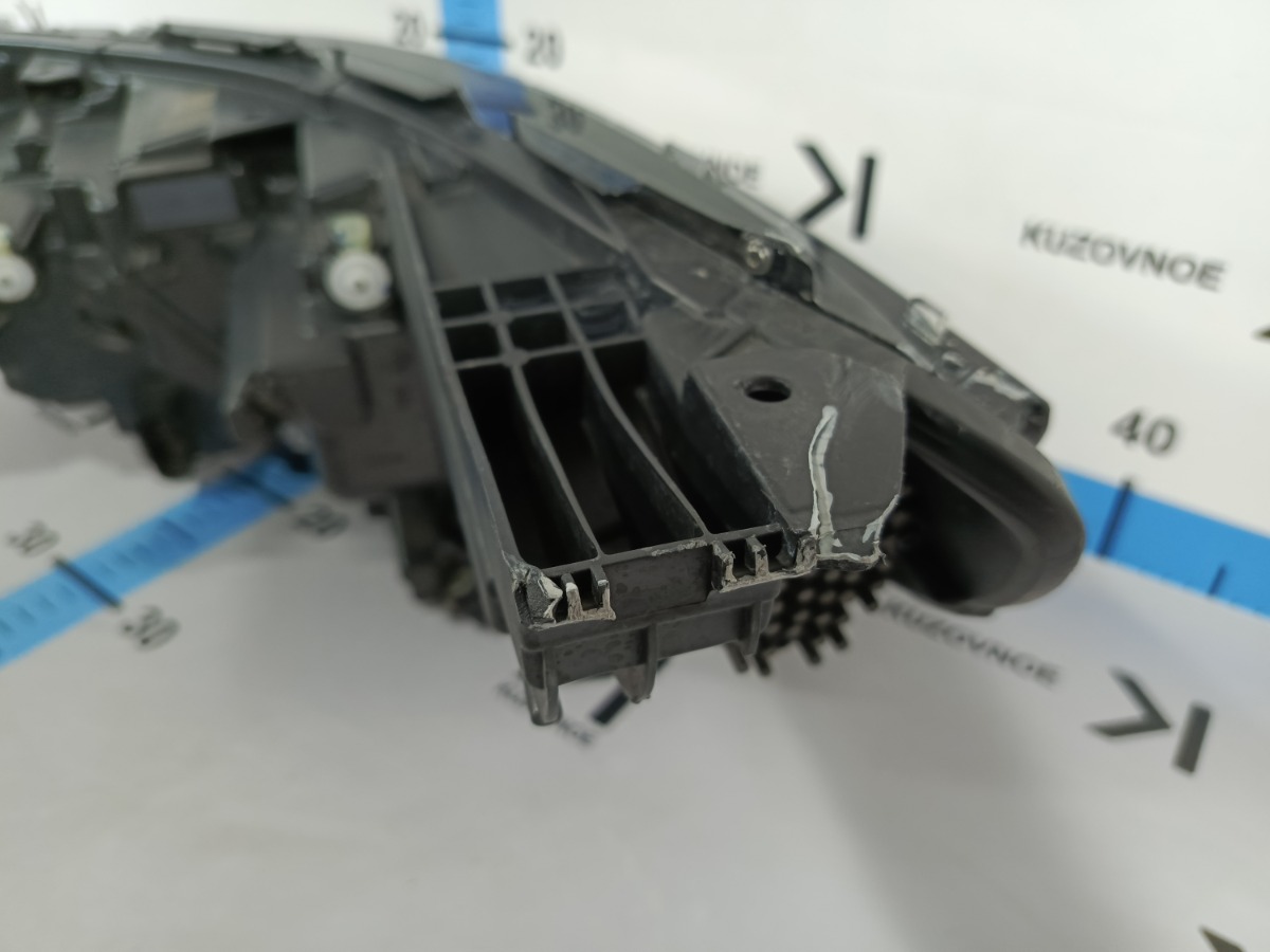 Фара передняя правая VX 2020- SQRF4J20C