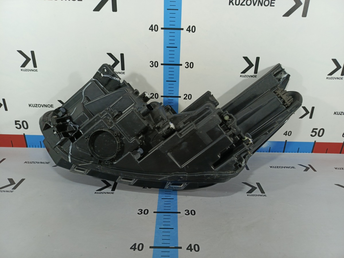 Фара передняя правая VX 2020- SQRF4J20C
