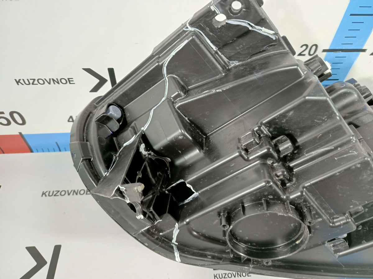 Фара передняя правая VX 2020- SQRF4J20C