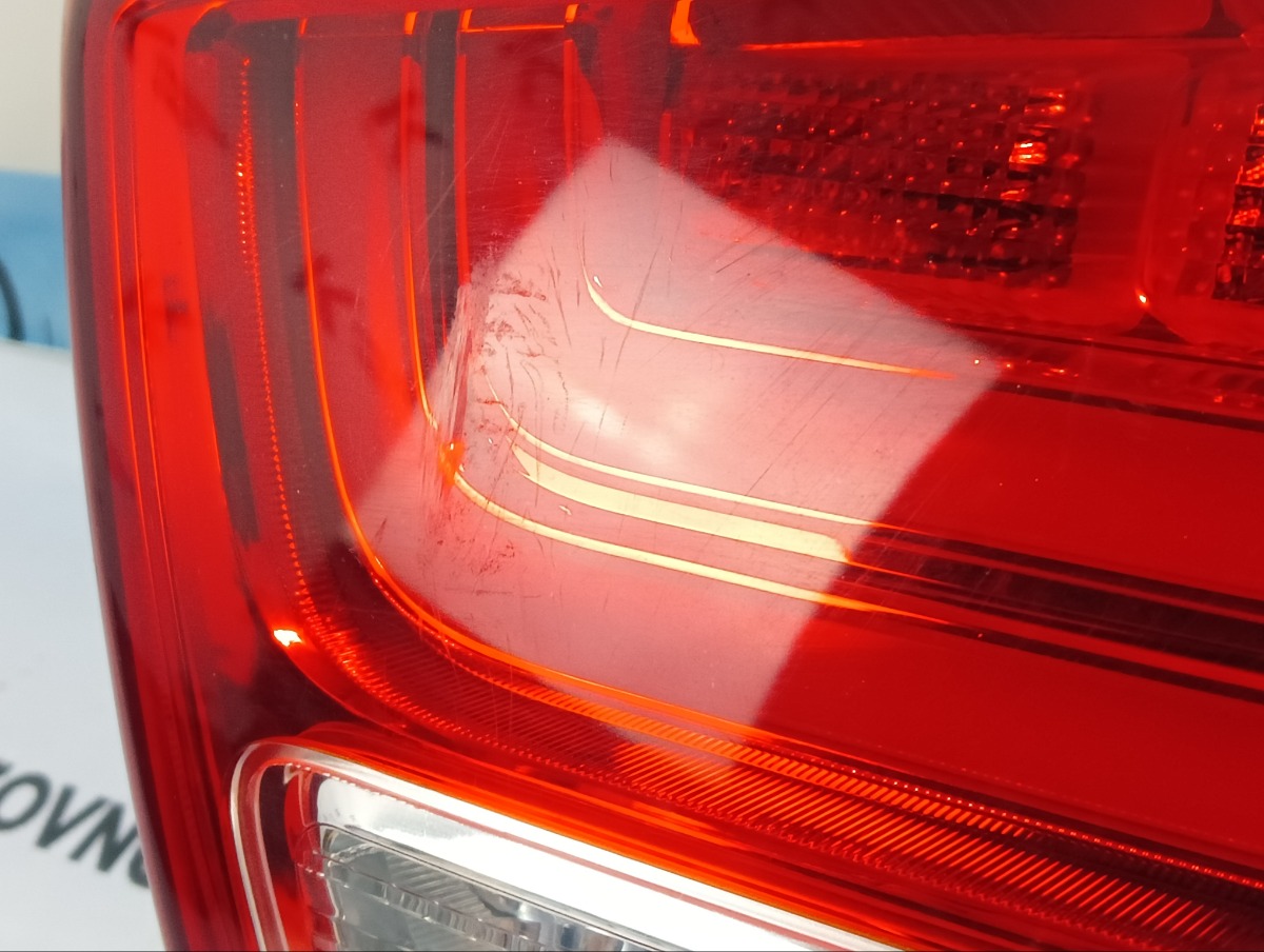 Фонарь (Стоп Сигнал) задний правый Kia Carnival YP D4HB