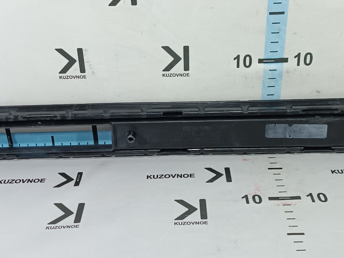 Решетка в бампер Land Cruiser J300