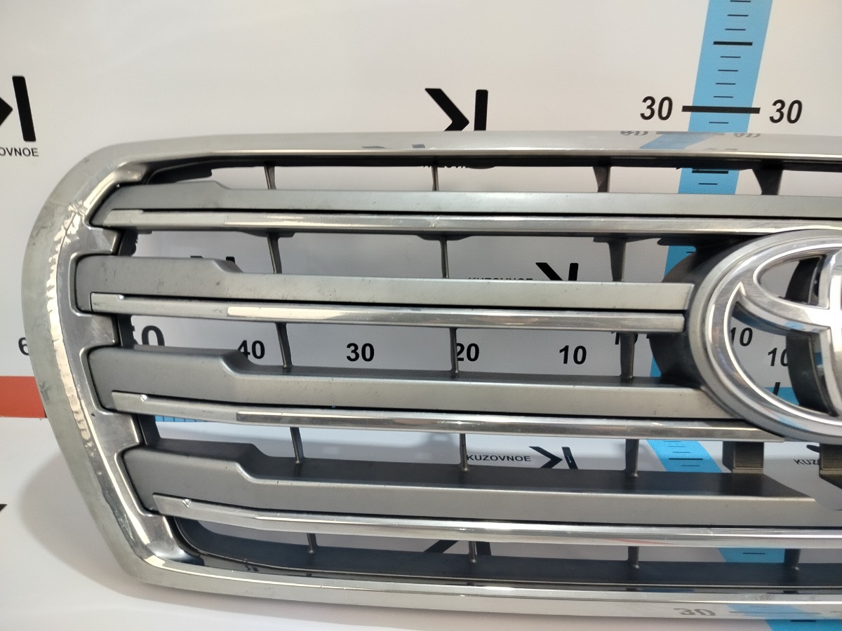 Решетка радиатора Land Cruiser J200