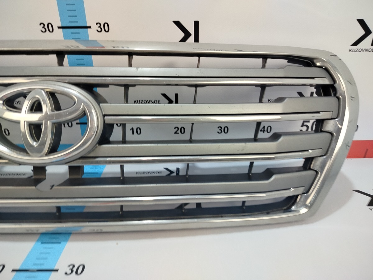 Решетка радиатора Toyota Land Cruiser J200