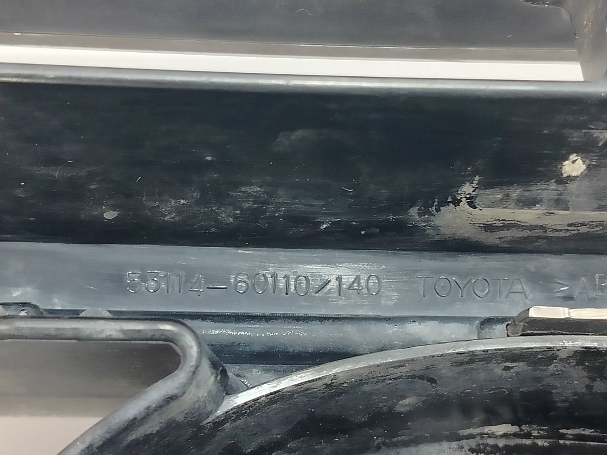 Решетка радиатора Land Cruiser J200