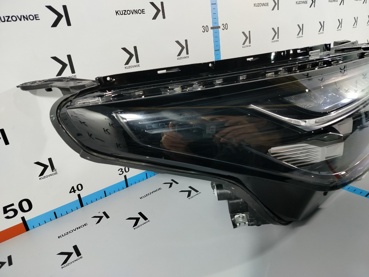 Фара передняя правая VX