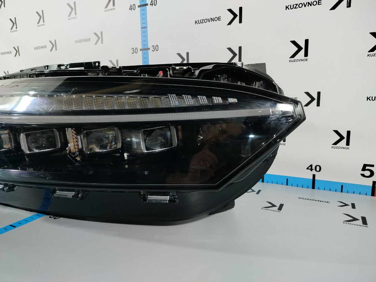 Фара передняя правая VX