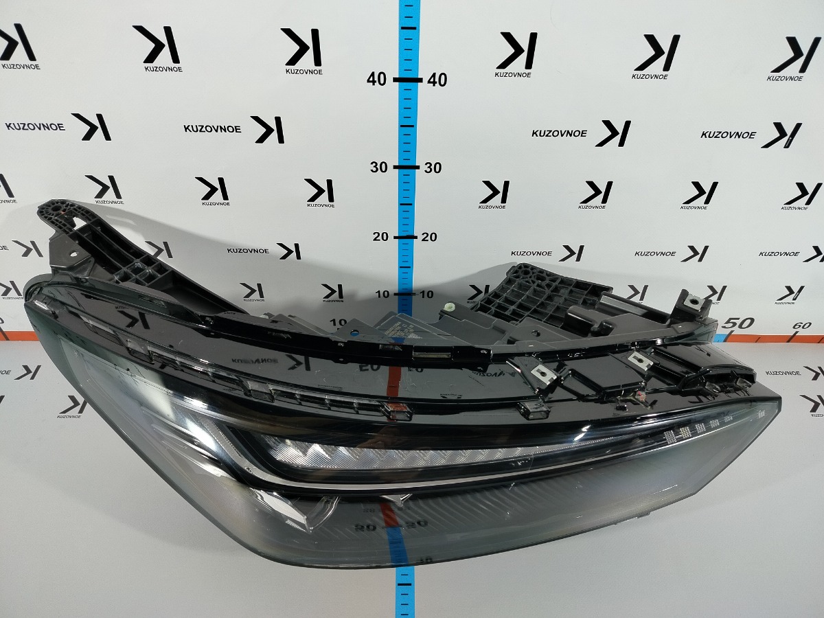 Фара передняя правая VX