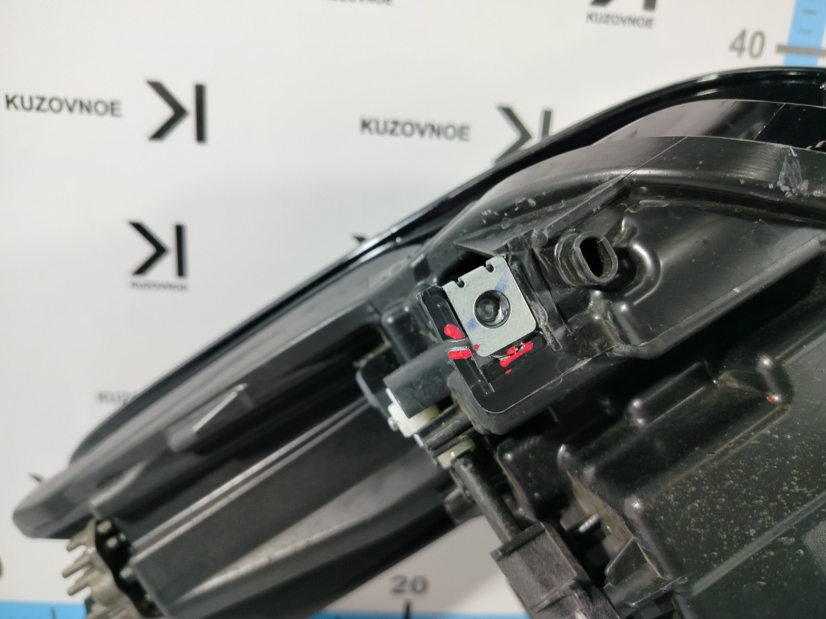 Фара передняя правая VX