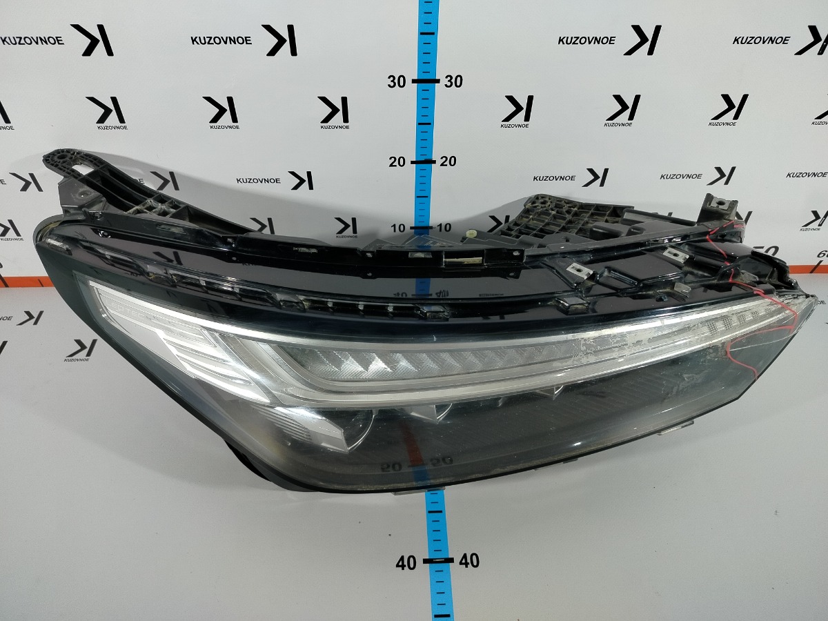 Фара передняя правая VX