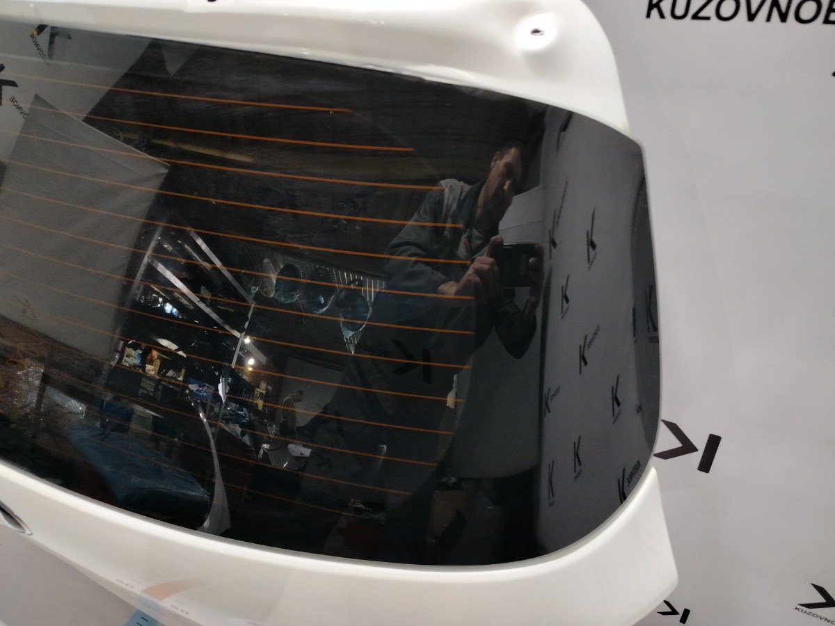 Стекло заднее Sorento 2019 UM D4HB