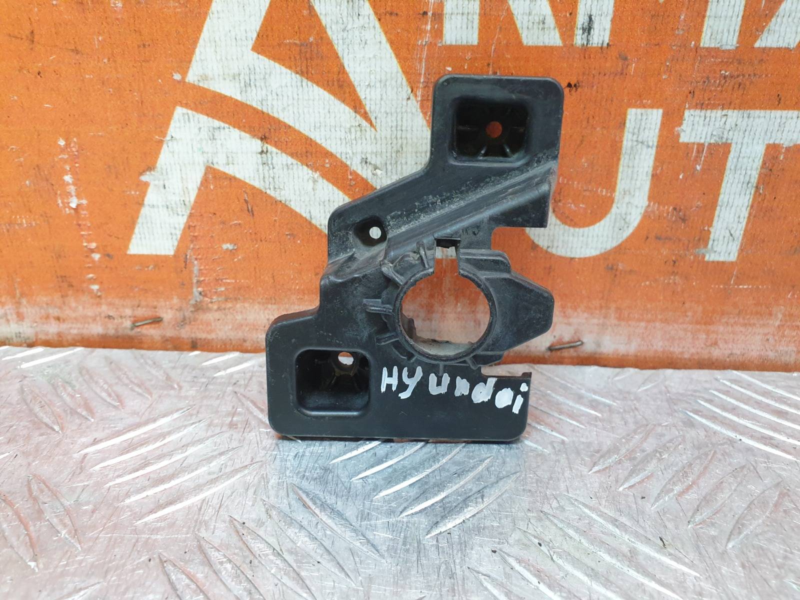 Кронштейн парктроника GENESIS G90 1 2019 перед. лев. (б/у)