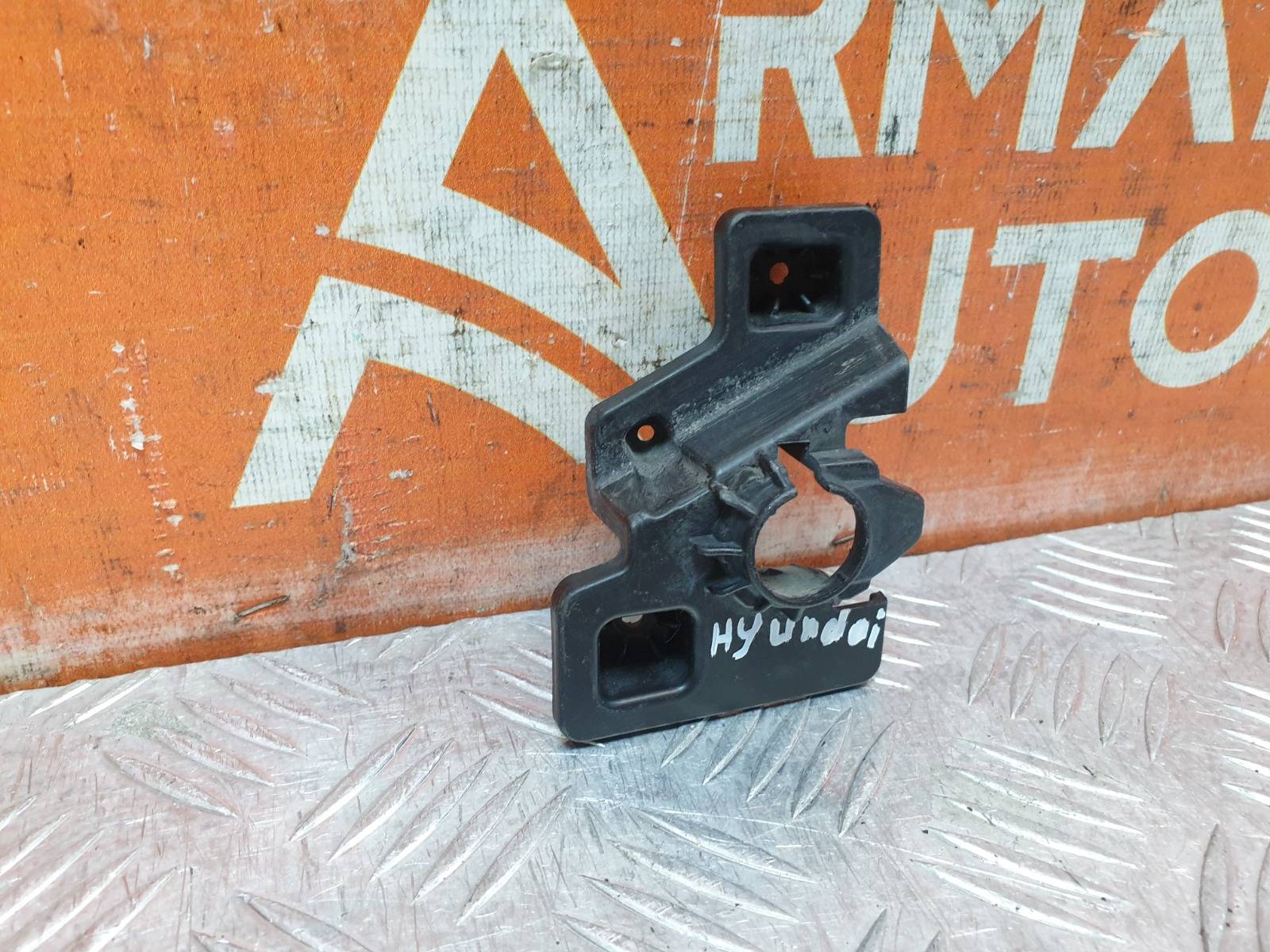 Кронштейн парктроника GENESIS G90 1 2019 перед. лев. (б/у) Кронштейн парктроника GENESIS G90 1 2019 перед. лев. (б/у)