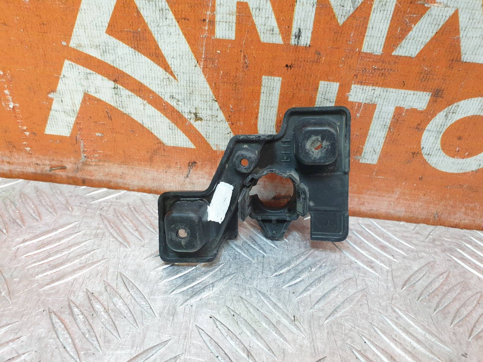 Кронштейн парктроника GENESIS G90 1 2019 перед. лев. (б/у) Кронштейн парктроника GENESIS G90 1 2019 перед. лев. (б/у)