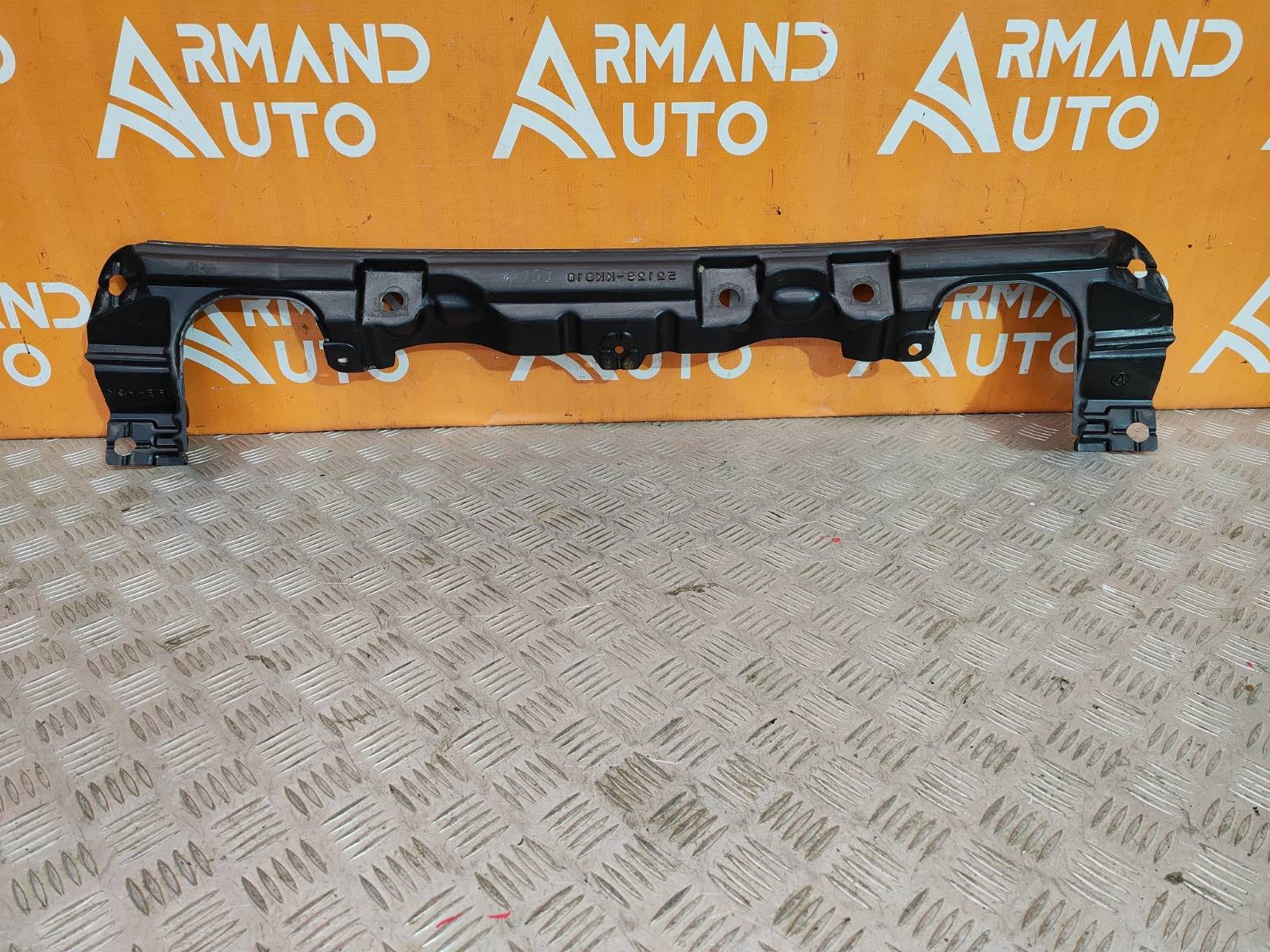 Кронштейн бампера нижний передний Toyota Fortuner 2015-нв 2 52129KK010  id244477 запчасть БУ купить в Москве, цена 1700₽