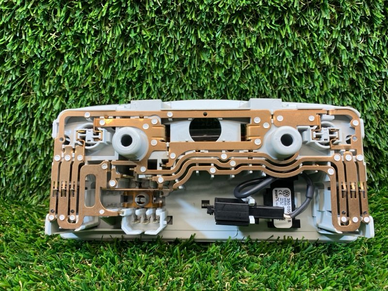 Плафон салонный передний консоль потолочная Volkswagen Polo MK6 LIFTBACK 1.6 CWVA 2020 (б/у)