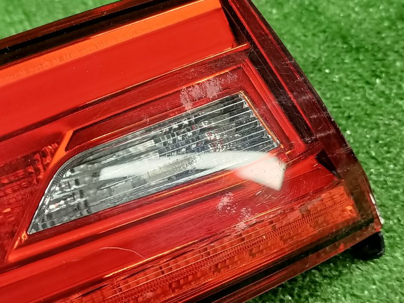 Фонарь задний внутренний левый A3 8V