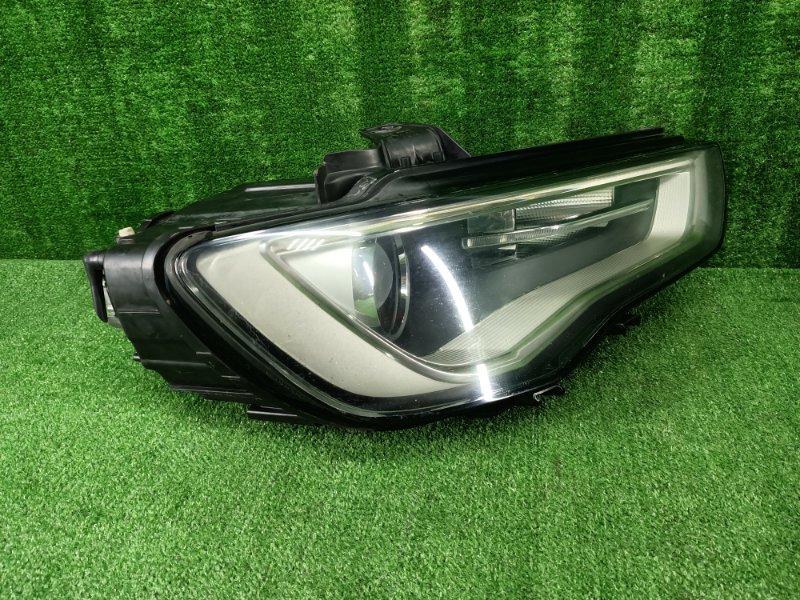 Фара правая A3 8V