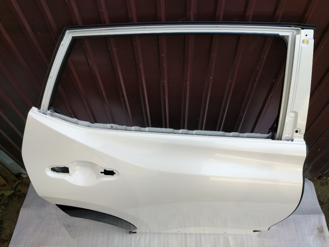 Дверь LEXUS RZ300e XEBM10 11.2023 задн. прав. (б/у)