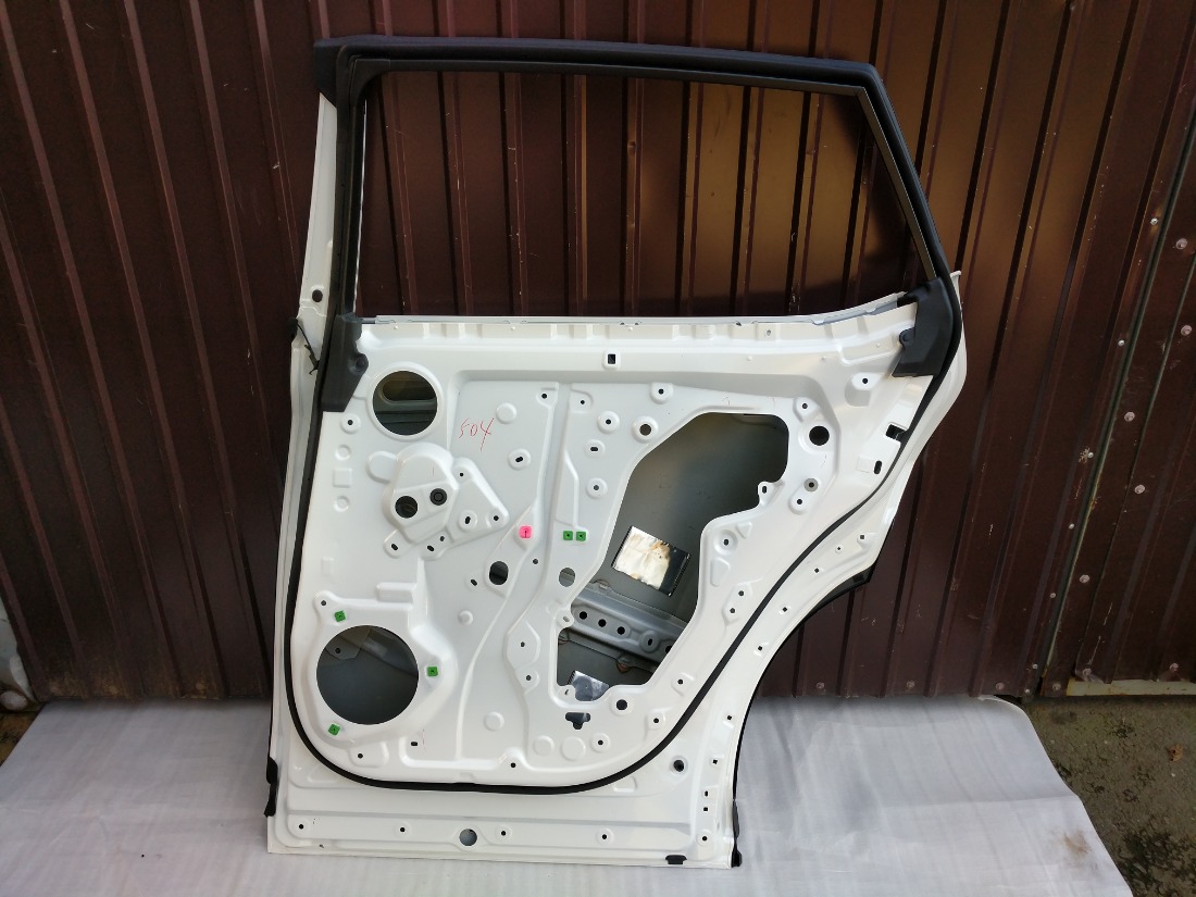 Дверь LEXUS RZ300e XEBM10 11.2023 задн. прав. (б/у)