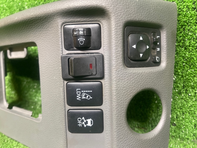 Накладка торпедо Pajero 3 2005