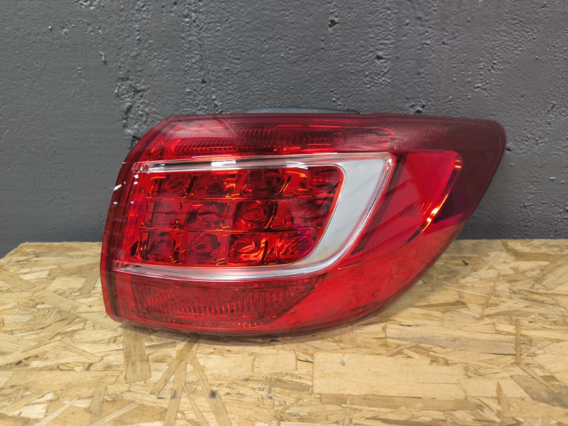 Фонарь наружный задний правый Kia Sportage 3 2010 новая