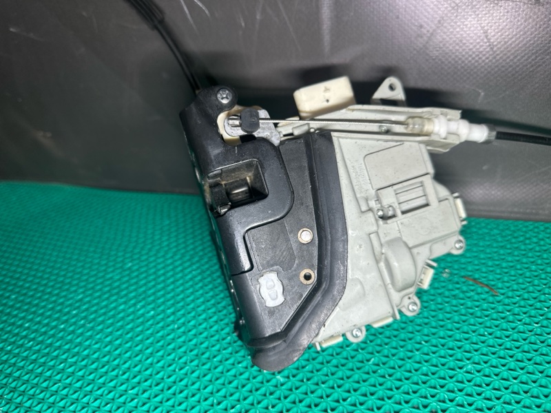 Замок двери Audi A6 4G2 CGLC 2013 перед. прав. (б/у) Замок двери Audi A6 4G2 CGLC 2013 перед. прав. (б/у)