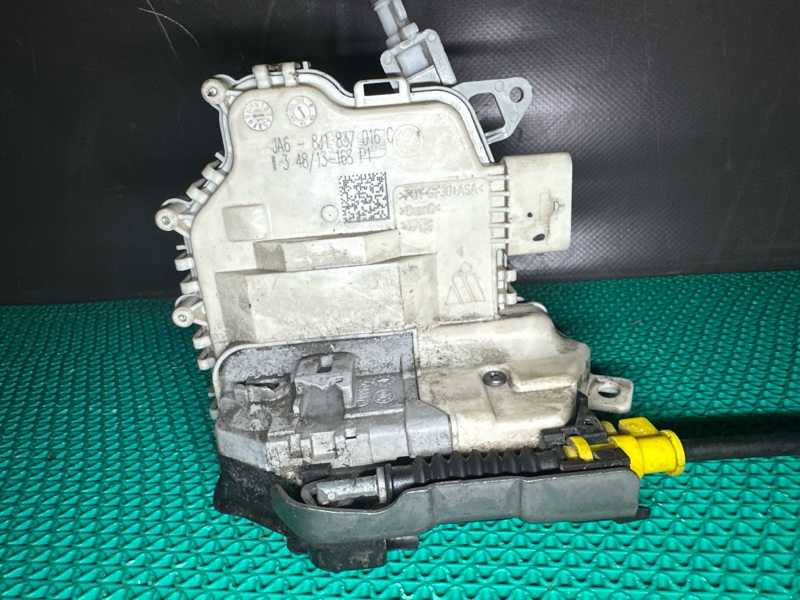 Замок двери Audi A6 4G2 CGLC 2013 перед. прав. (б/у) Замок двери Audi A6 4G2 CGLC 2013 перед. прав. (б/у)