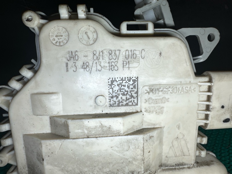 Замок двери Audi A6 4G2 CGLC 2013 перед. прав. (б/у) Замок двери Audi A6 4G2 CGLC 2013 перед. прав. (б/у)