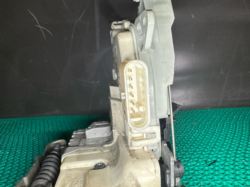 Замок двери Audi A6 4G2 CGLC 2013 перед. прав. (б/у) Замок двери Audi A6 4G2 CGLC 2013 перед. прав. (б/у)