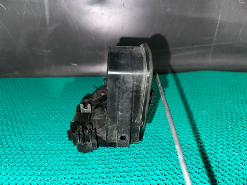 Замок двери BMW X3 E83 N47D20A 2009 перед. прав. (б/у) Замок двери BMW X3 E83 N47D20A 2009 перед. прав. (б/у)