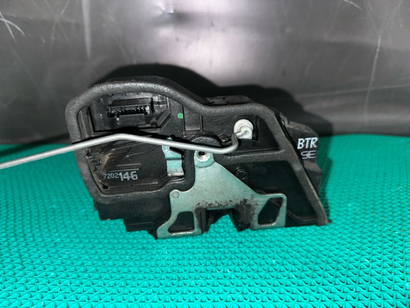 Замок двери BMW X3 E83 N47D20A 2009 перед. прав. (б/у) Замок двери BMW X3 E83 N47D20A 2009 перед. прав. (б/у)