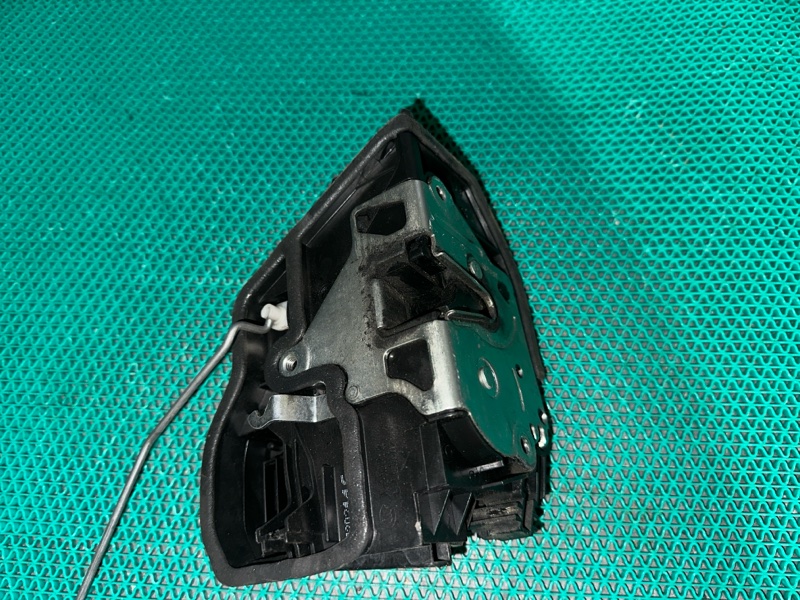 Замок двери BMW X3 E83 N47D20A 2009 перед. прав. (б/у) Замок двери BMW X3 E83 N47D20A 2009 перед. прав. (б/у)