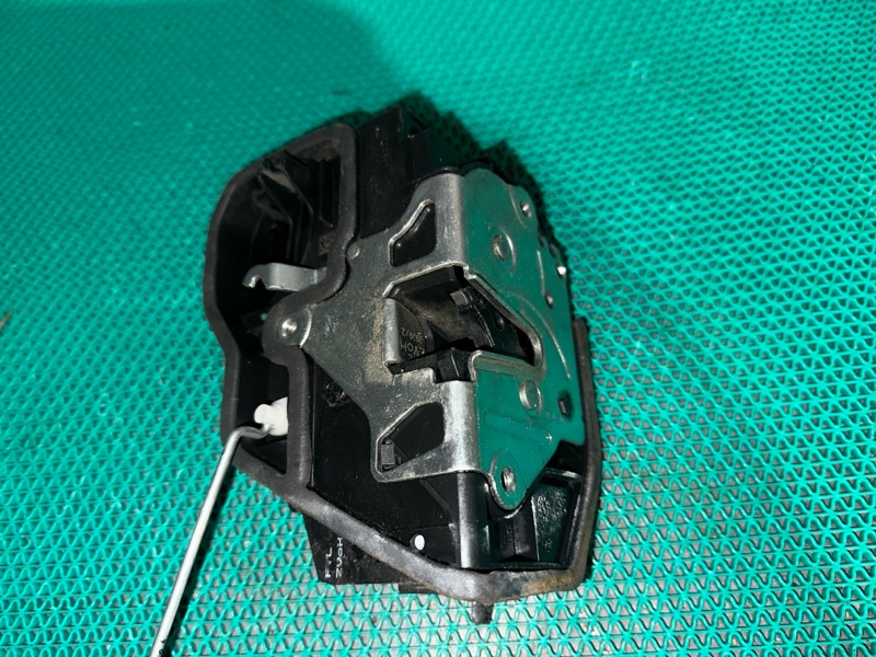 Замок двери BMW 5-Series E60 N52B25A 2009 перед. лев. (б/у) Замок двери BMW 5-Series E60 N52B25A 2009 перед. лев. (б/у)