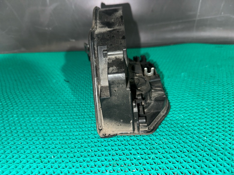 Замок двери BMW 1-Series F20 N47D20C 2013 задн. прав. (б/у) Замок двери BMW 1-Series F20 N47D20C 2013 задн. прав. (б/у)