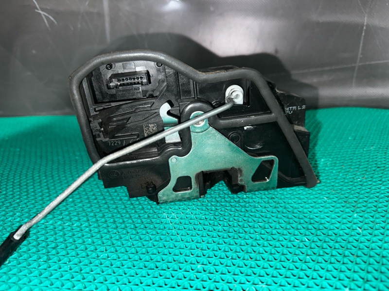 Замок двери BMW 1-Series F20 N47D20C 2013 задн. прав. (б/у) Замок двери BMW 1-Series F20 N47D20C 2013 задн. прав. (б/у)