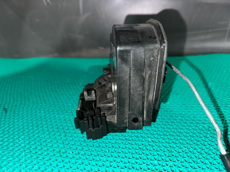 Замок двери BMW 1-Series F20 N47D20C 2013 задн. прав. (б/у) Замок двери BMW 1-Series F20 N47D20C 2013 задн. прав. (б/у)