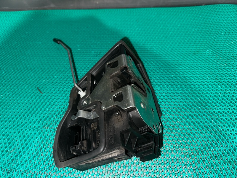 Замок двери BMW 1-Series F20 N47D20C 2013 задн. прав. (б/у) Замок двери BMW 1-Series F20 N47D20C 2013 задн. прав. (б/у)