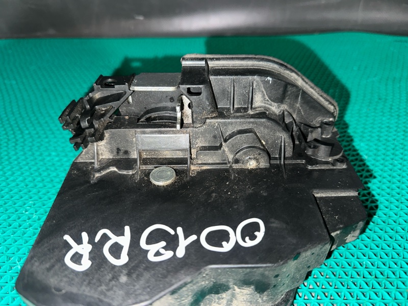 Замок двери BMW 1-Series F20 N47D20C 2013 задн. прав. (б/у) Замок двери BMW 1-Series F20 N47D20C 2013 задн. прав. (б/у)